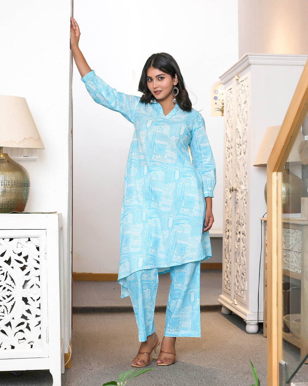 Blue & White Abstract Printed Straight Cod-ords Sets