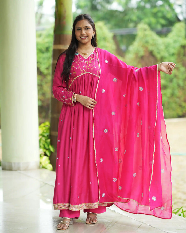 Ranisa Gulabi Designer Kurta Set